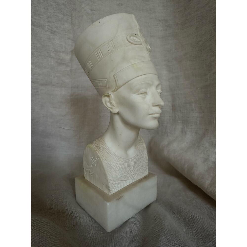 Vintage Egyptian Queen Nefertiti Bust Statue Decor off white figure Italy 7.5”
